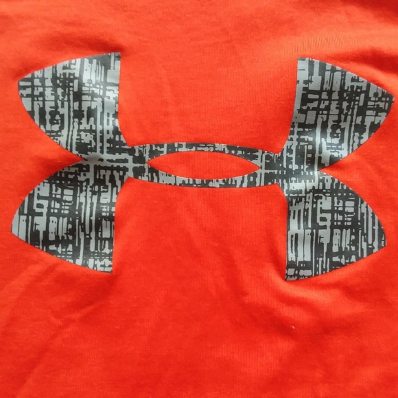 Under Armour Grey Pixel Logo Shirt - Picture 2 of 6